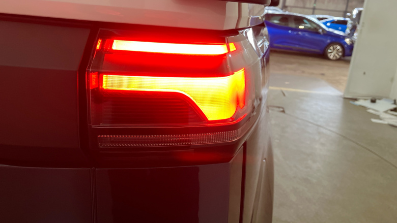 Volkswagen Id.Buzz Cargo 210kW Commerce Plus 79kWh Auto